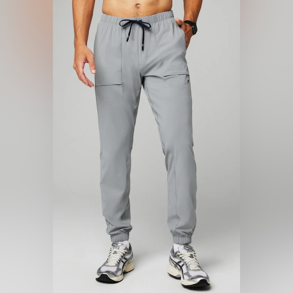 Fabletics Men's Light Gray The One Pull On Drawstring Casual Gym Workout Joggers